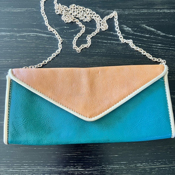 Big Buddha Santa Barbara green and tan clutch or shoulder purse with chain - Picture 1 of 9